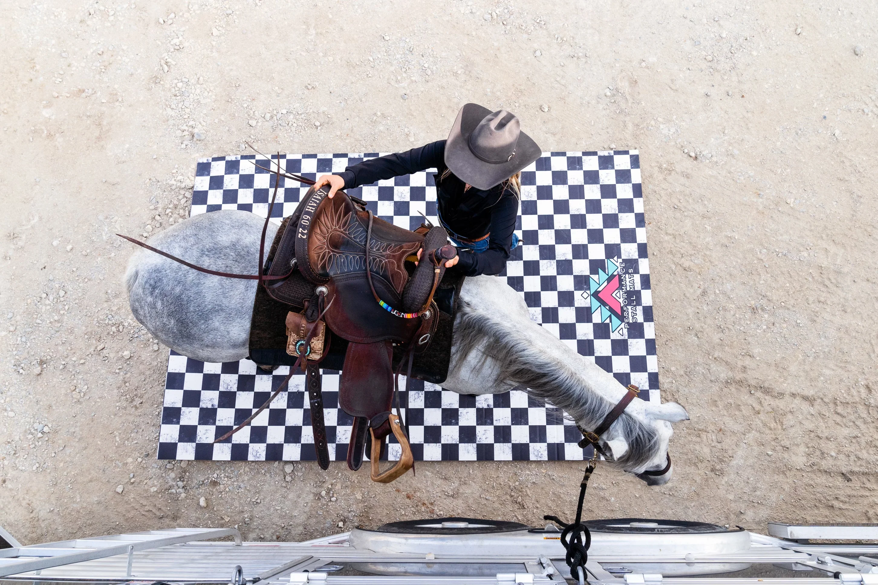 Portable Stall Mat Checkered Design 5x10 - Image 3